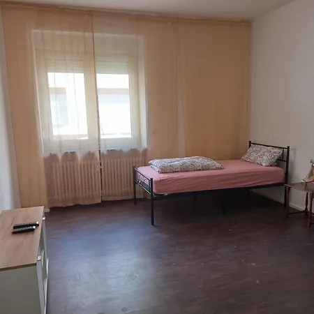 Mit 3 Schlafzimmern Und Balkon Apartmán Pirmasens